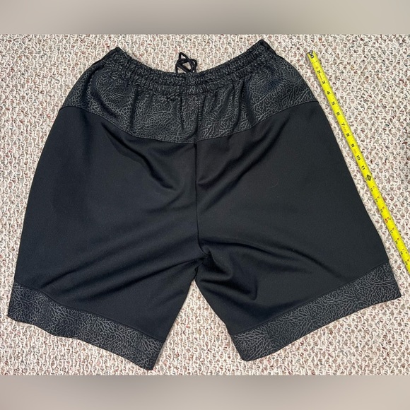 Men’s Nike Air Jordan basketball shorts XL extra large black grey pattern - Picture 2 of 4